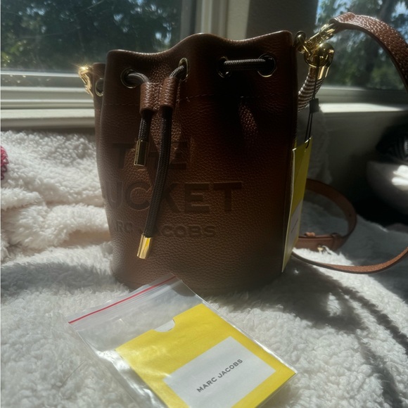 Marc Jacobs The Leather Bucket Bag - Picture 8 of 9